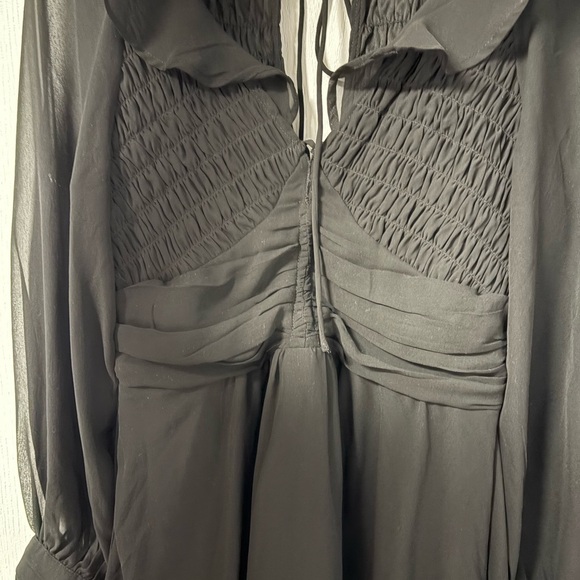 Preloved Elegant Black Dress - Picture 5 of 9